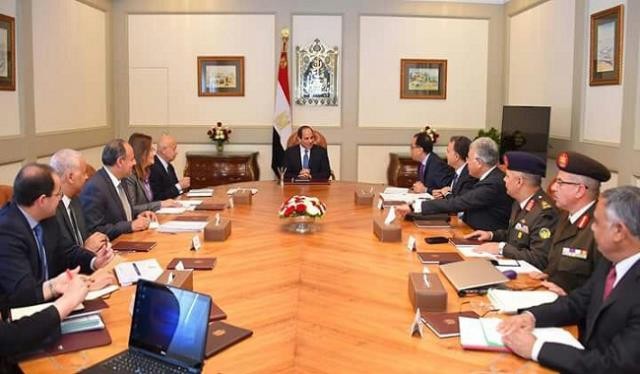الرئيس السيسى مع الوزراء والمسئولين